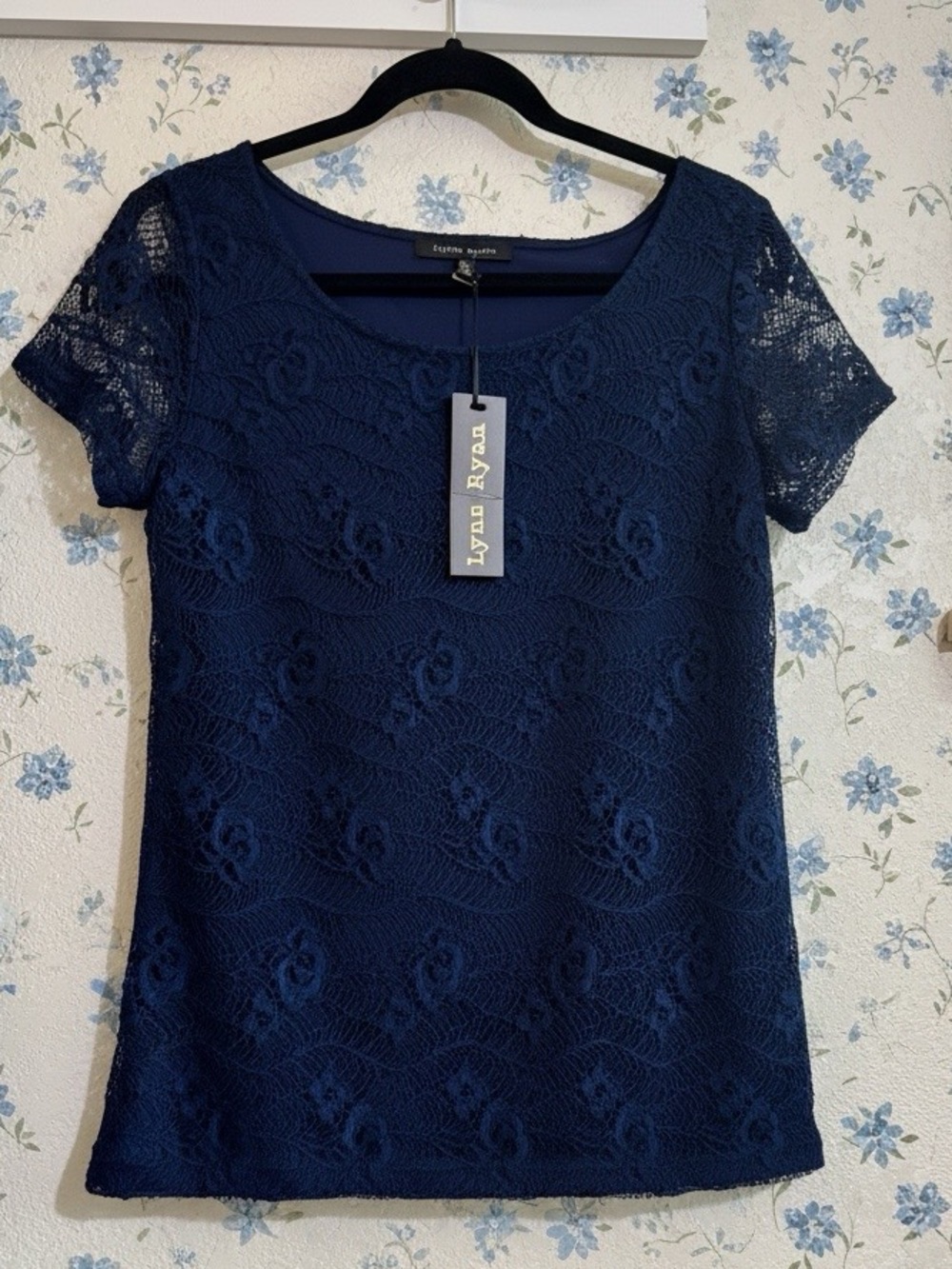 Lynn Ryan striking Navy blue lace short-sleeve blouse,top, imported,beautiful